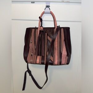 EUC Vittoria Napoli Italian Leather Shoulder Bag..
